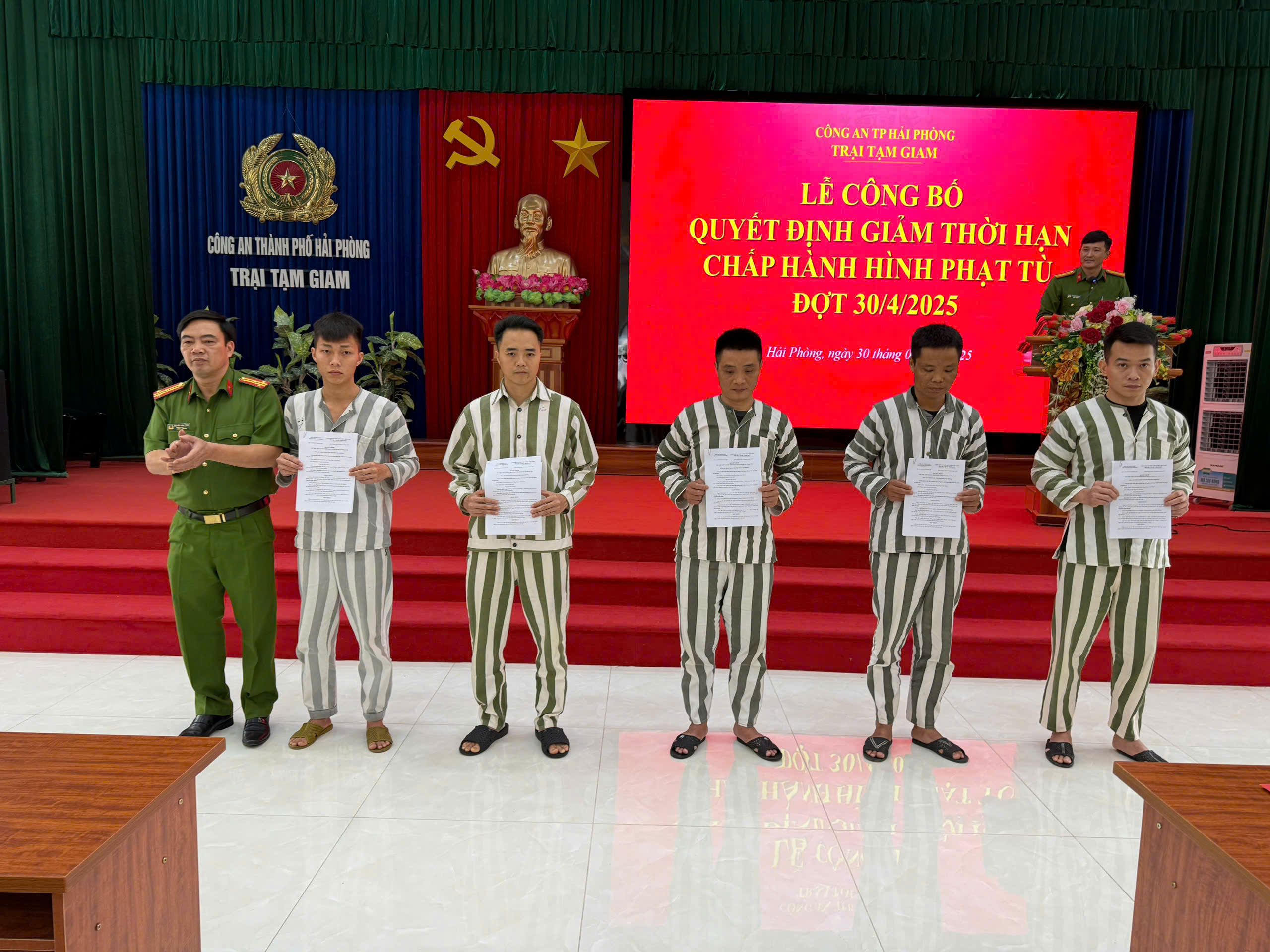 Công bố quyết định giảm án cho 47 can phạm nhân